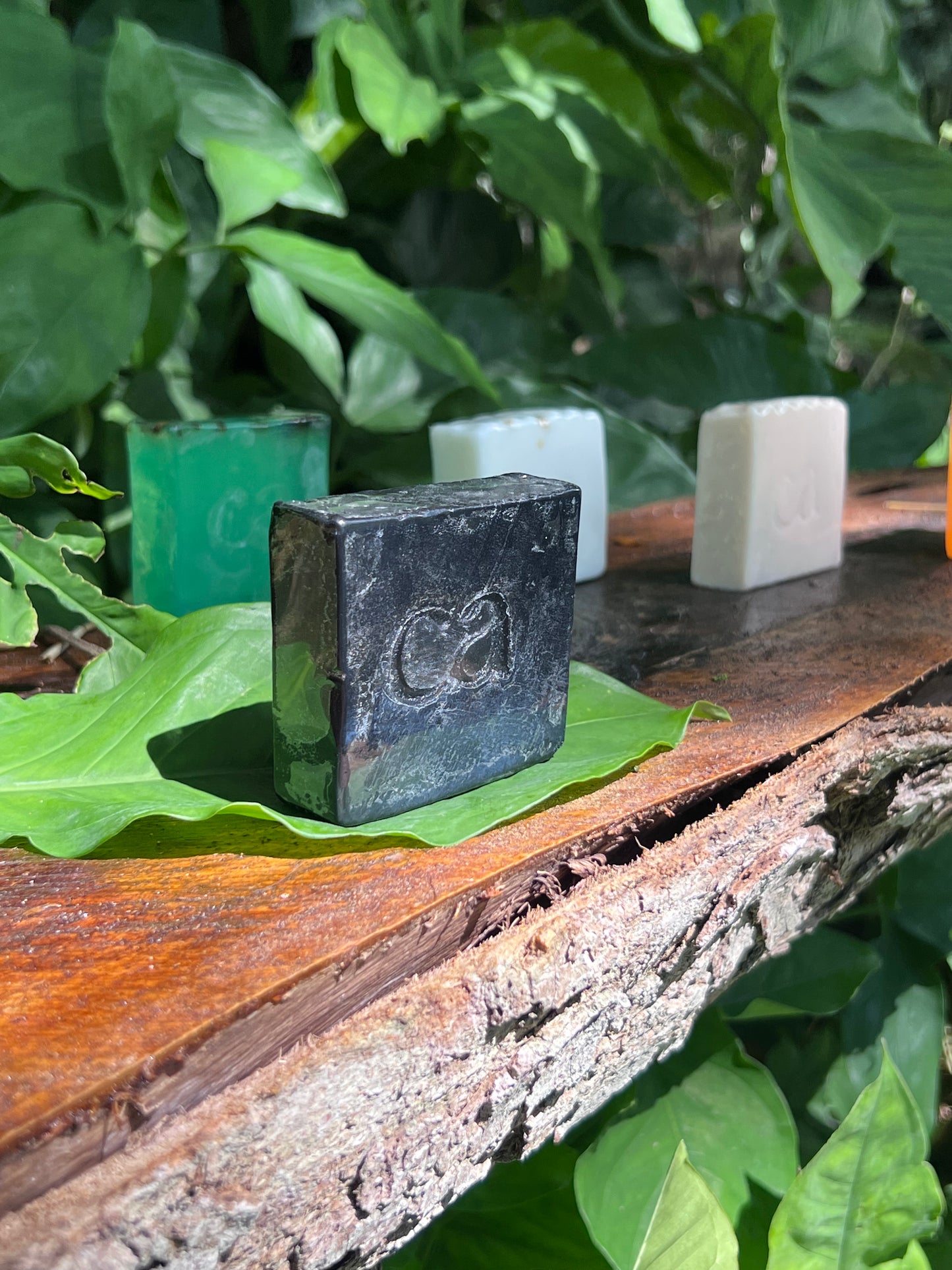 🖤 Jabón de Carbón Activado — Purifica y Renueva